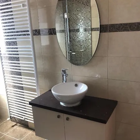 Falcon Hills Vilă Pelendri