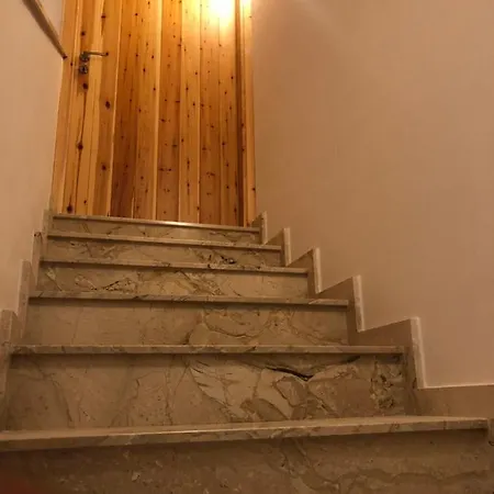 Falcon Hills Vilă *