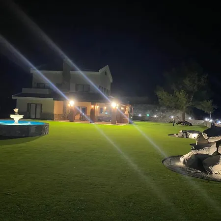 Villa Falcon Hills Pelendri